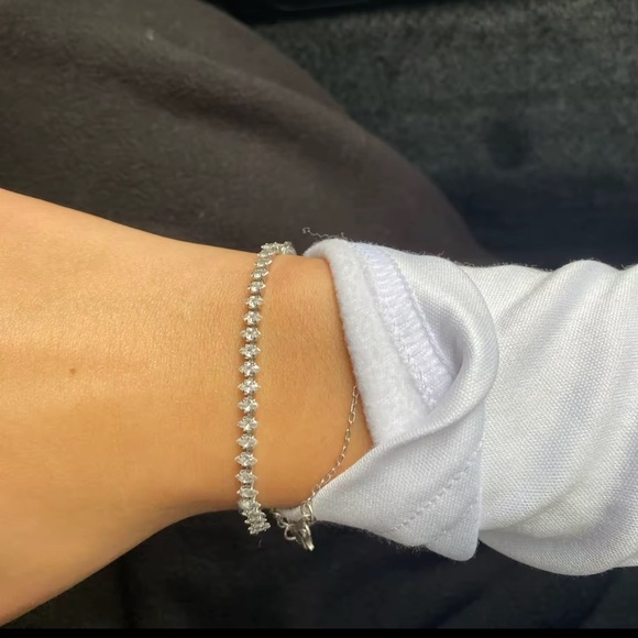 Tennis Marquis Silver Diamond Zirconia 18 sm Bracelet - Picture 17 of 17